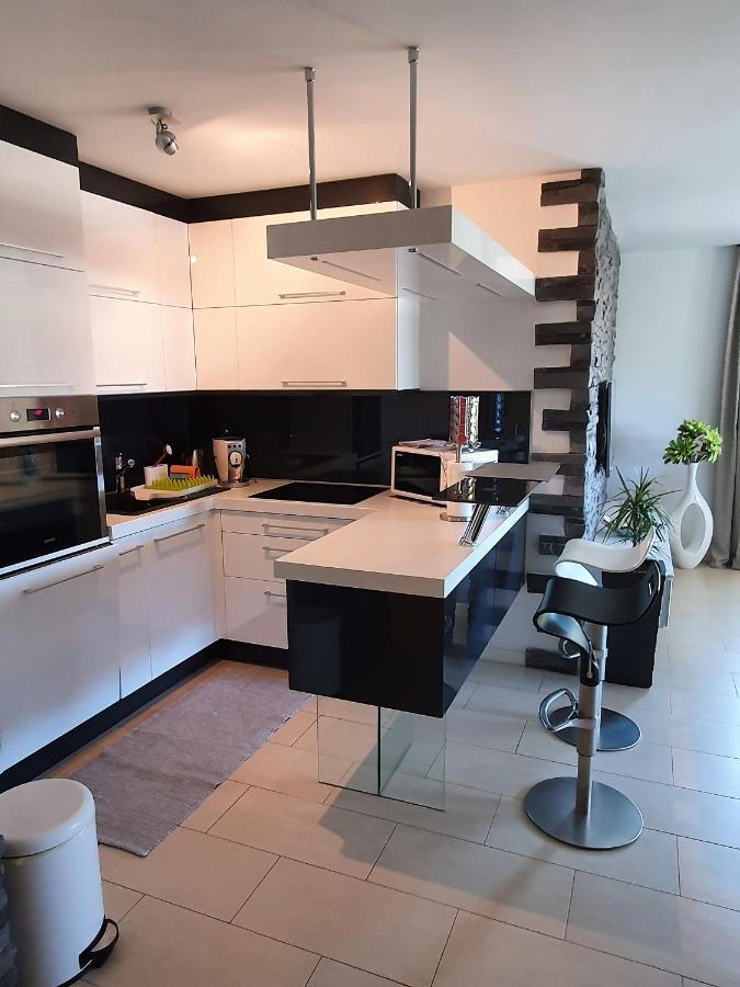 Appartamento Lucia Exclusive With Parking In The Garage Porec Esterno foto