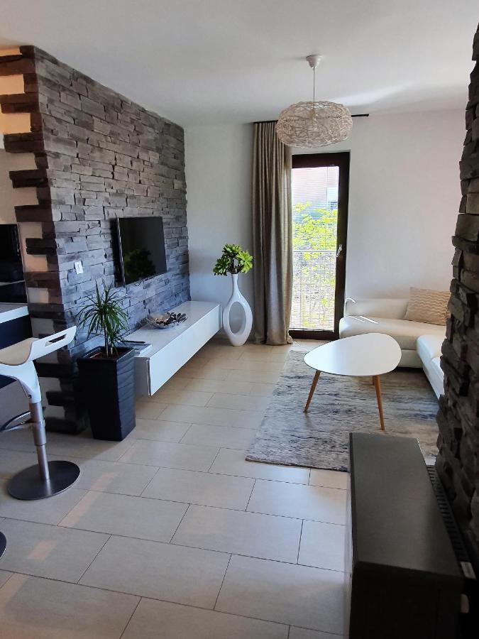Appartamento Lucia Exclusive With Parking In The Garage Porec Esterno foto