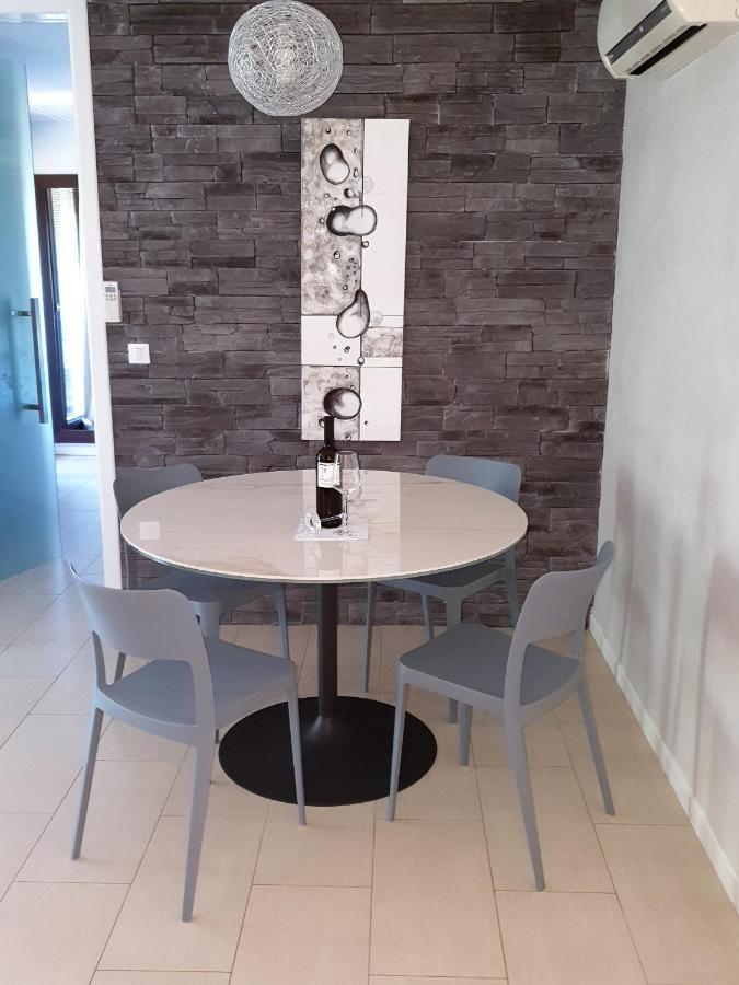 Appartamento Lucia Exclusive With Parking In The Garage Porec Esterno foto