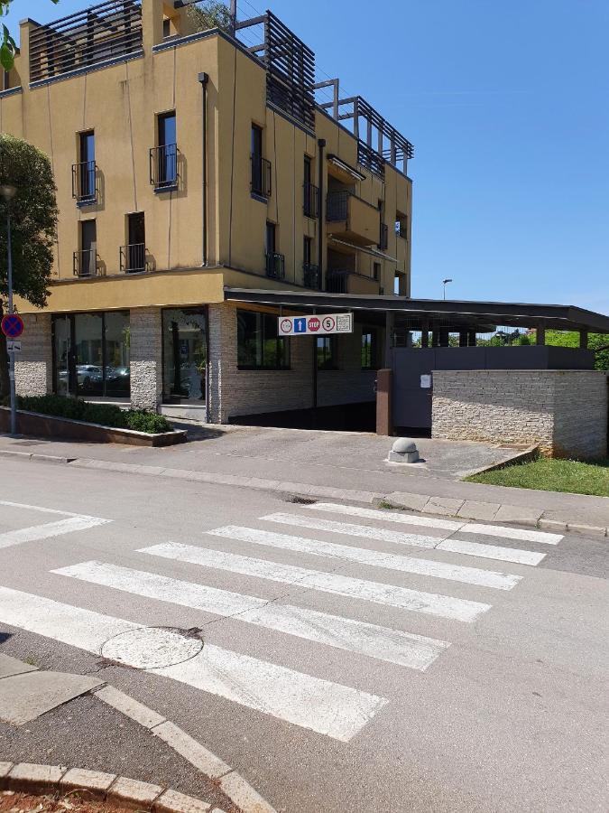 Appartamento Lucia Exclusive With Parking In The Garage Porec Esterno foto