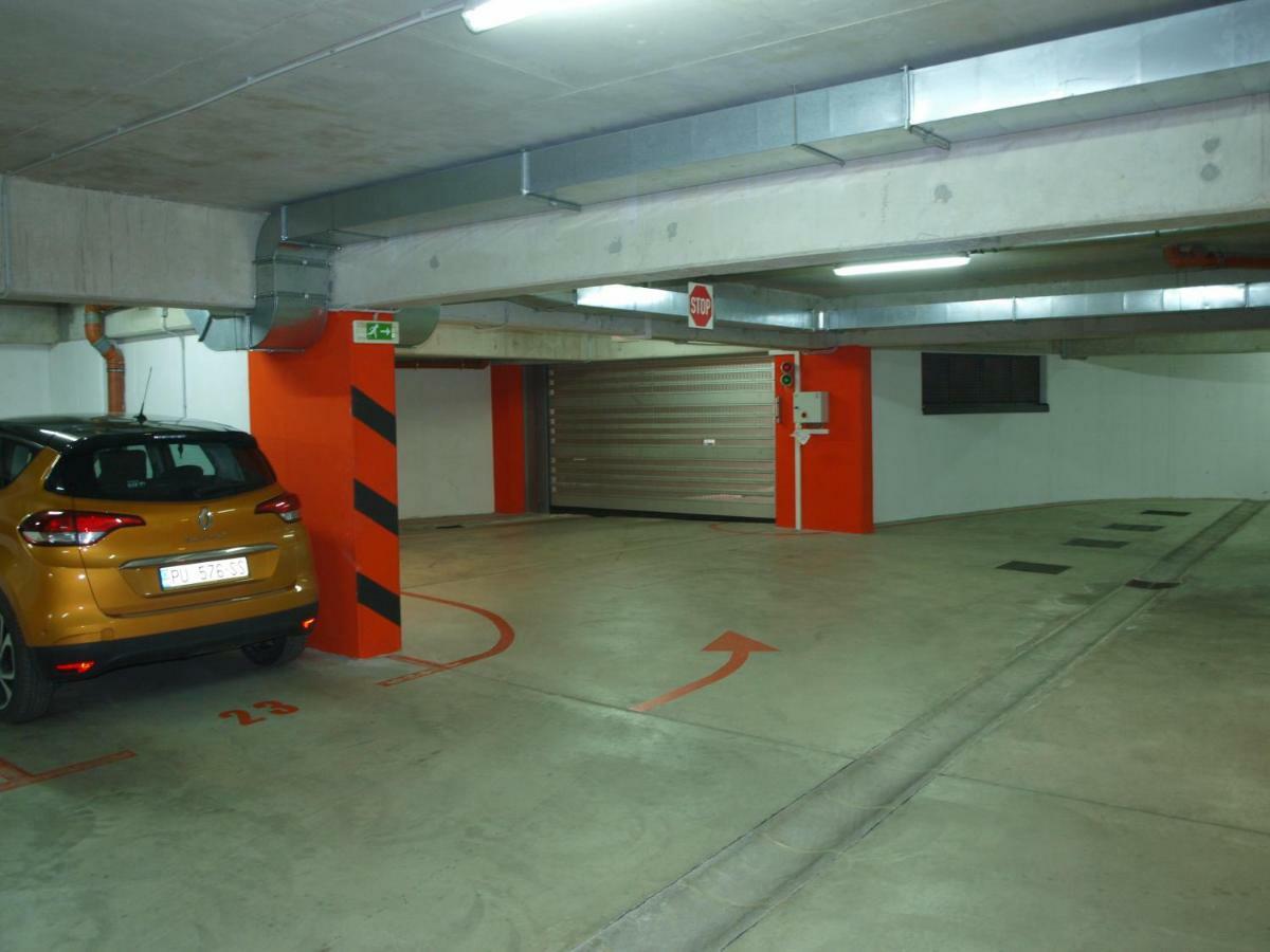 Appartamento Lucia Exclusive With Parking In The Garage Porec Esterno foto